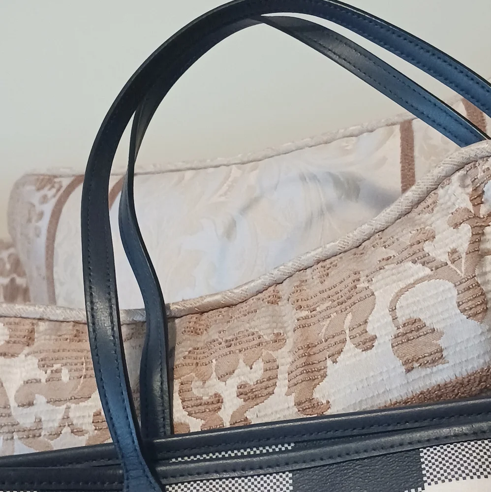 HP🎉🎉Coach Buffalo Plaid City Navy and Ivory Tote F66929 EUC 11"w X 10"h X 7"w - Picture 13 of 16